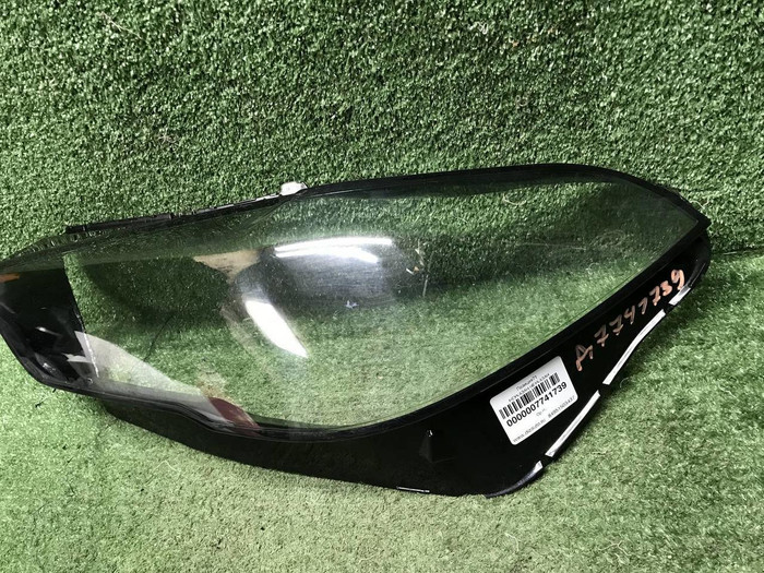 Стекло фары левое BMW X5 G05 (2018-2023)