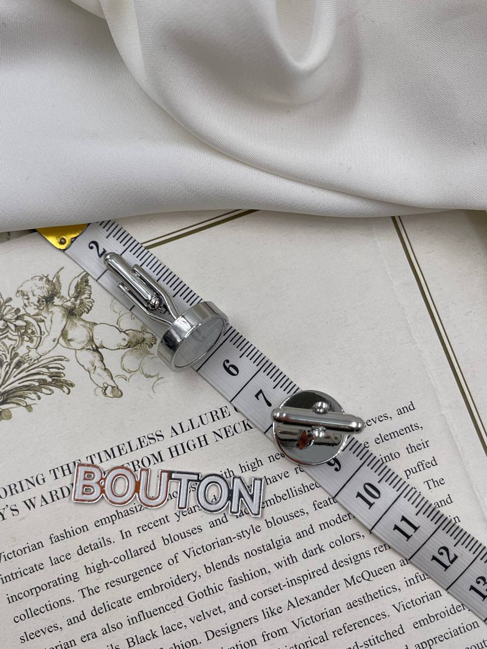 Запонки серебристые круглые с белым перламутром