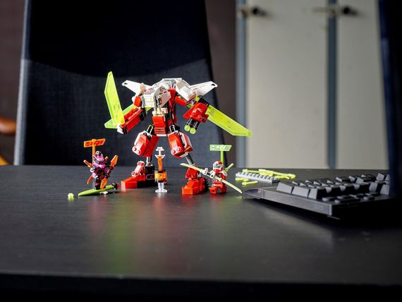 Lego konstruktor Ninjago Kais Mech Jet
