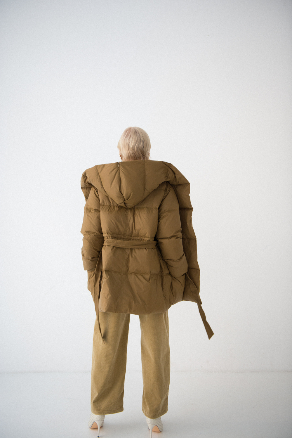 Пуховик с капюшоном YARMIN