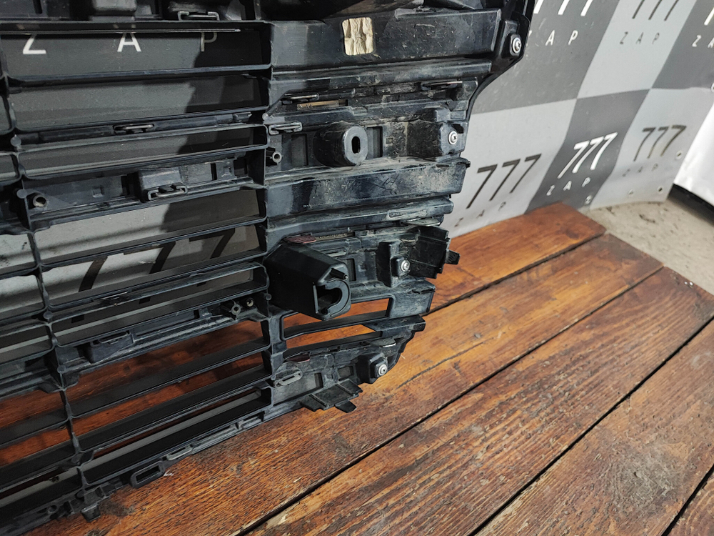 Решетка радиатора Toyota Land Cruiser 300 21-нв Б/У Оригинал 5310160G90