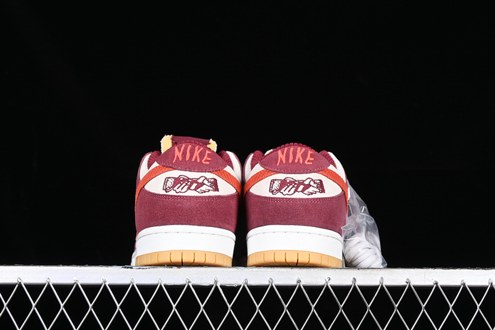 Nike SB Dunk Low Skate Like a Girl