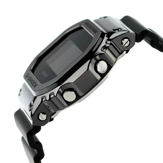 Наручные часы Casio G-Shock GM-5600UB-1DR