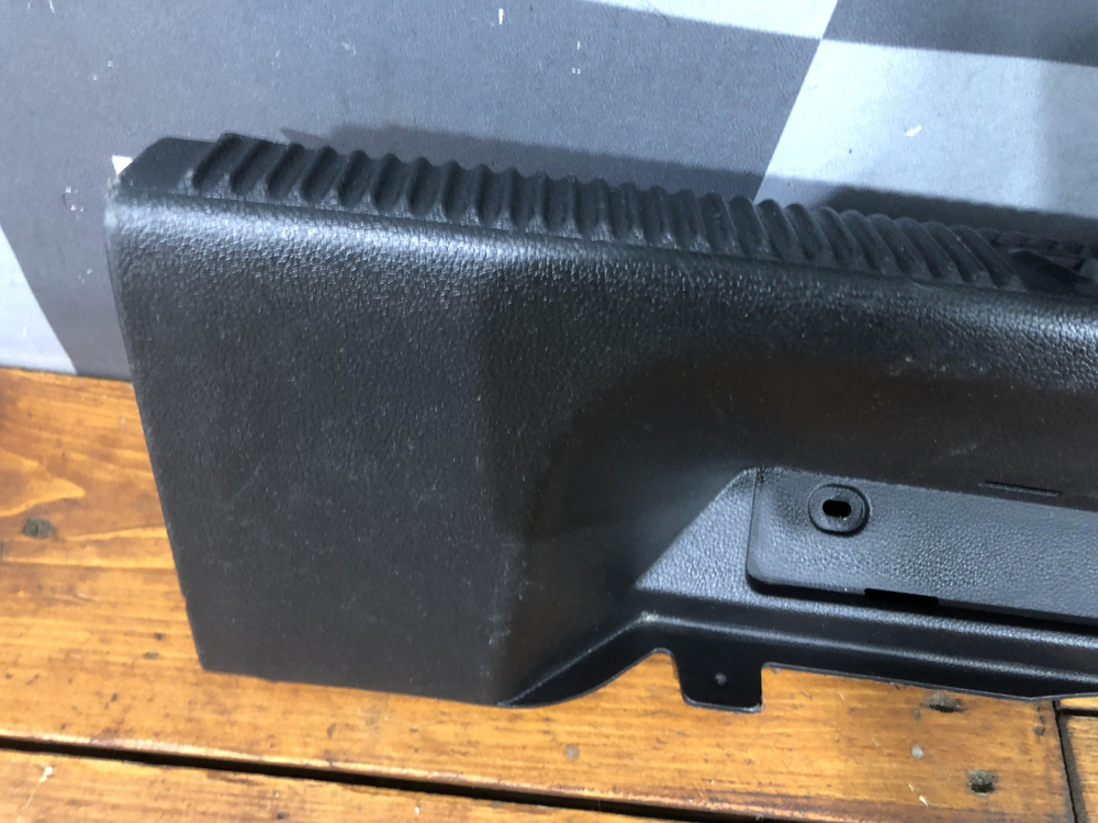 Накладка замка багажника Skoda Yeti 09-18 Б/У Оригинал 5L6863485A