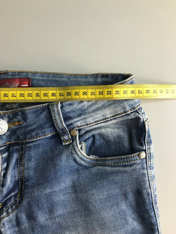 Джинсы узкого кроя, визуально 40 размер