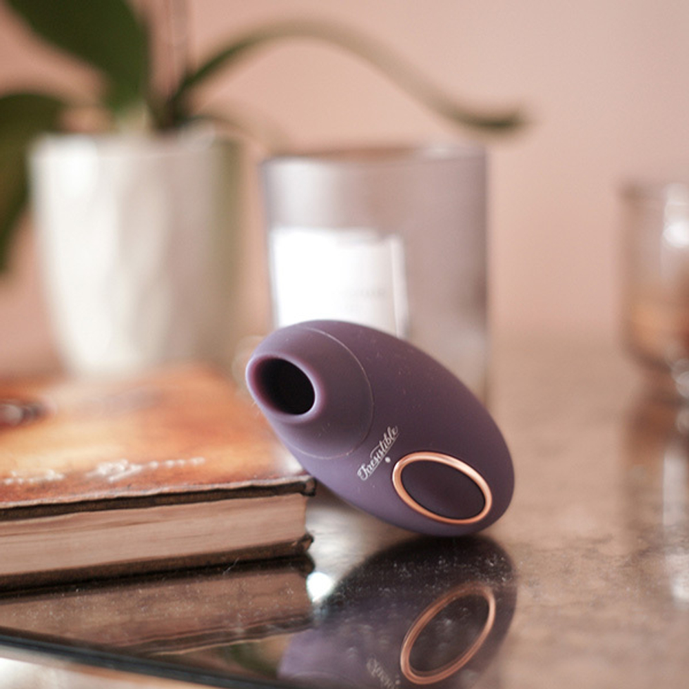 Фиолетовый вакуум-волновой клиторальный стимулятор Irresistible Seductive Purple IRR001PUR