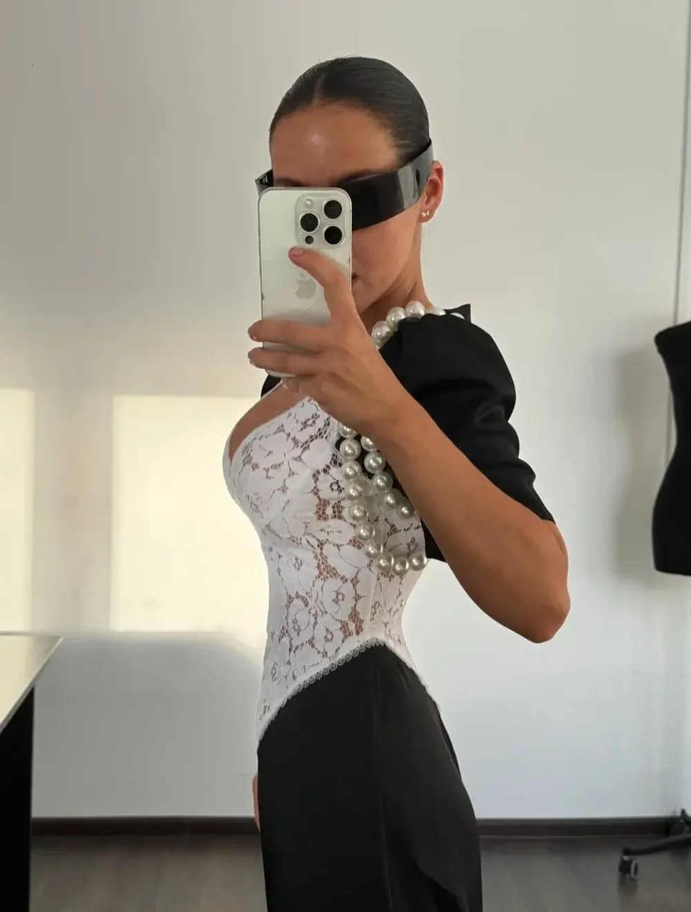 Платье "Who is she", Черно-белый