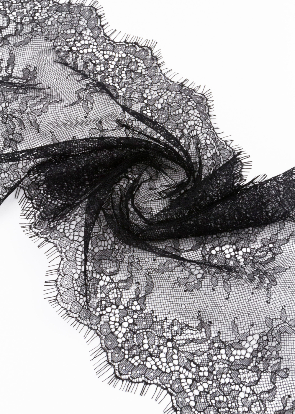 Кружево шантильи черное неэластичное ширина 22 см купон 2.9 м С БРАКОМ