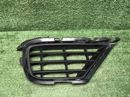 Решетка переднего бампера VW Touareg 2 NF (14-18)