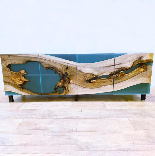 Шкаф из массива ореха с матовой бирюзовой смолой