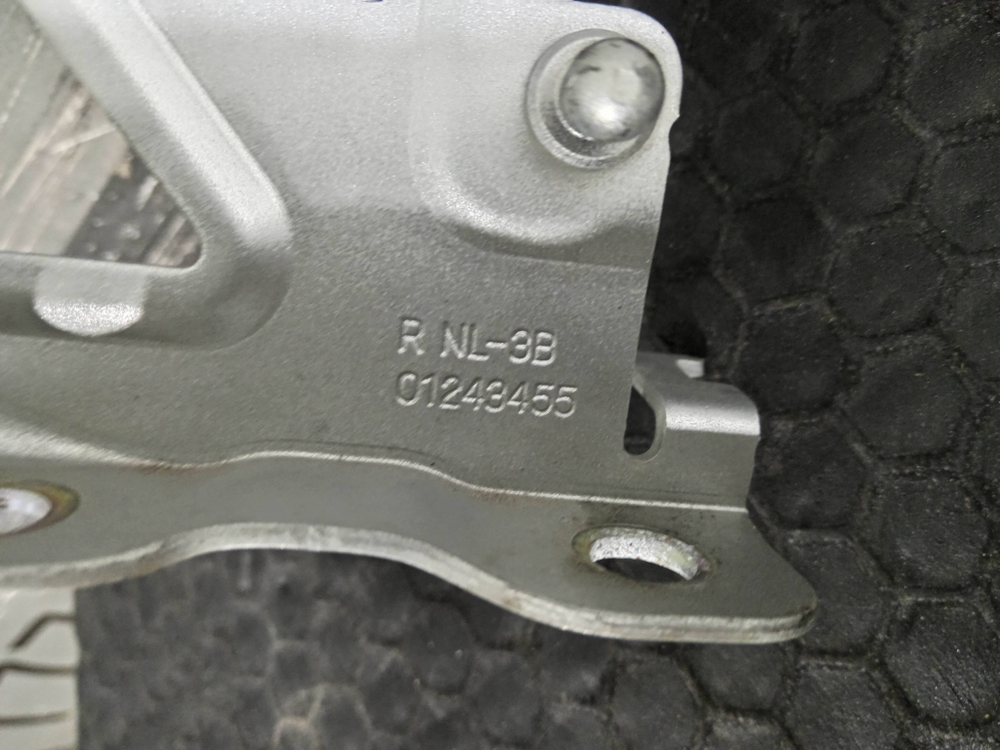 Петля капота правая Geely Atlas Pro 21-нв Б/У Оригинал 5032550100