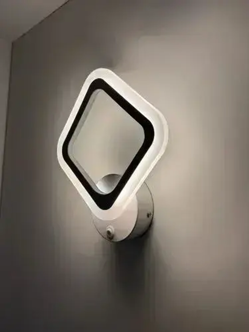 Бра с кнопкой, настенный светодиодный светильник белый, ромб, квадрат 8822/1 WH, 16 ВТ, комнатное освещение 5 кв. м. 1801