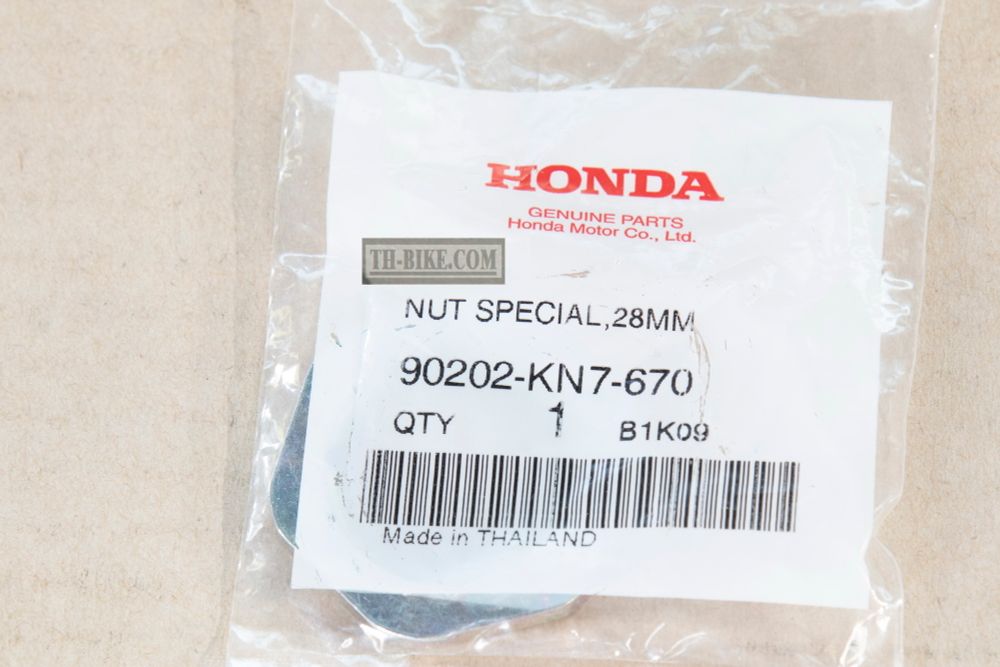 90202-KN7-670. NUT, SPECIAL, 28MM