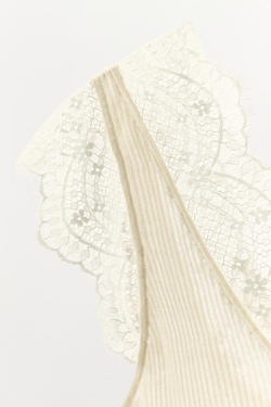 ZARA ТРИКОТАЖНЫЙ ТОП С КРУЖЕВОМ, ЭКРЮ