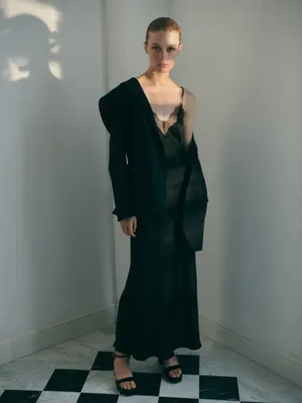 Massimo Dutti Кружевное платье-комбинация миди, черный