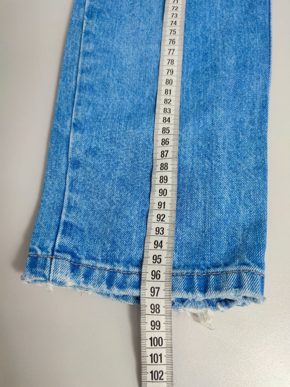 Джинсы Zara с рваным эффектом 42 размер