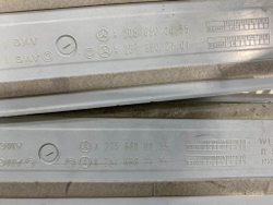 Накладки порога комплект Mercedes C (W205) 14-нв Б/У Оригинал A2056800035