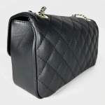 Женская сумка с цепочкой из натуральной кожи черного цвета