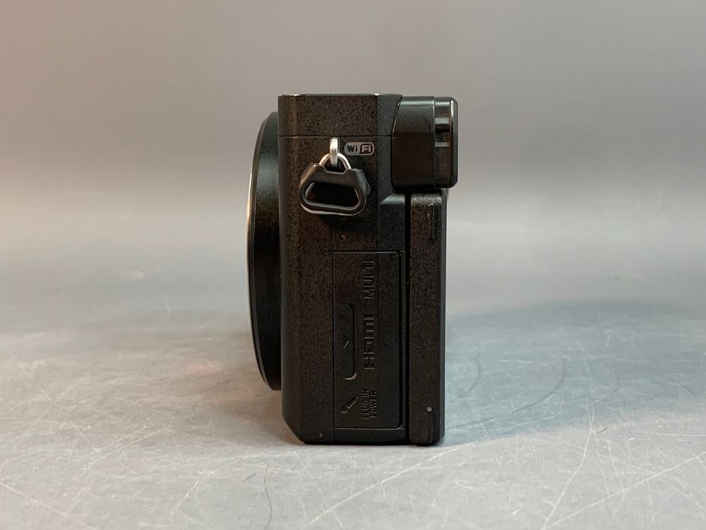 Sony A6400 13.784 кадров, матрица расцарапана