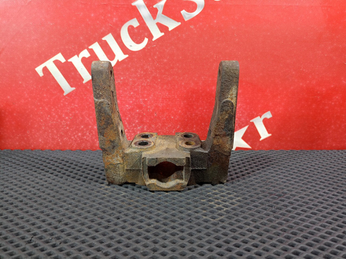 Кронштейн переднего бампера