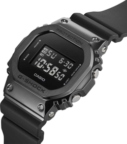 Часы Casio GM-5600UB-1