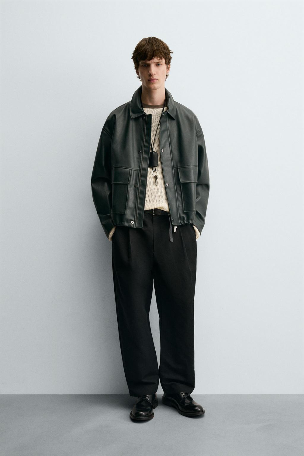 ZARA КУРТКА ИЗ ИСКУССТВЕННОЙ КОЖИ С КАРМАНАМИ, ТЕМНО-ЗЕЛЕНЫЙ