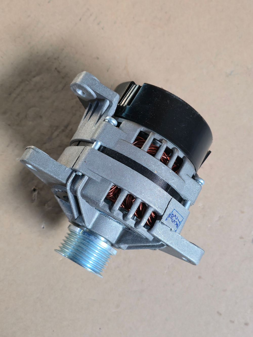 Генератор камаз, маз, урал дв.ЯМЗ-656, 658 Евро-3 (вып.с авг.2009г) поликлиновой шкив 28В 90А БАТЭ