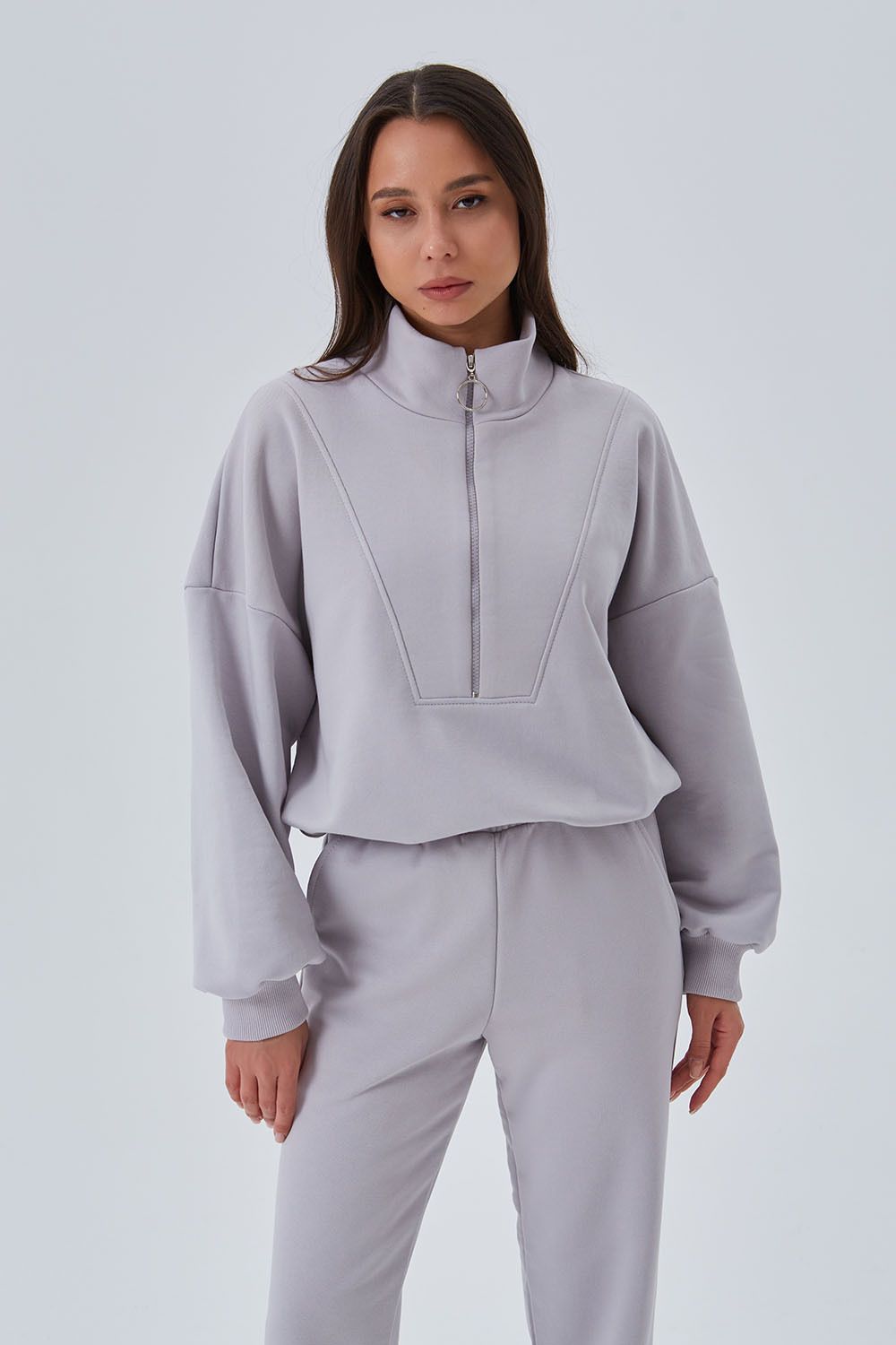 Олимпийка на молнии светло-серого цвета
