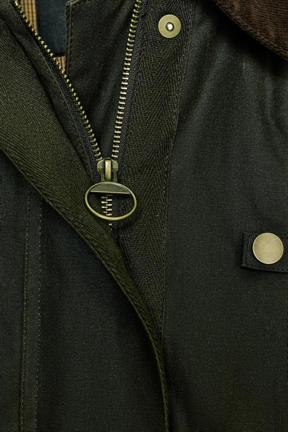 ZARA КУРТКА С ВОЩЕНЫМ ПОКРЫТИЕМ И КОНТРАСТНЫМ ВОРОТНИКОМ — ZW COLLECTION, ХАКИ