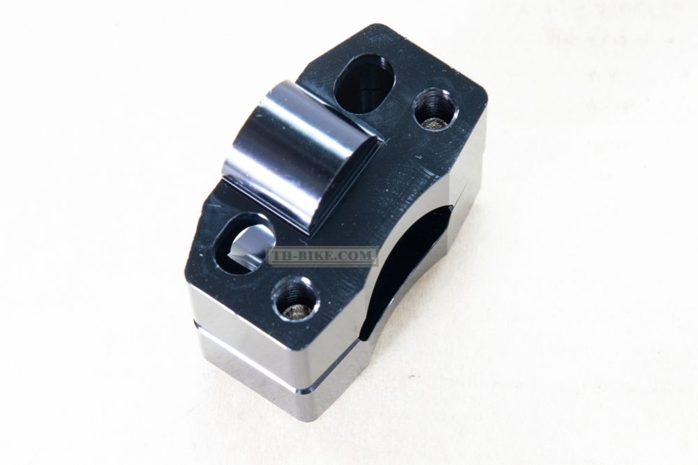 Handlebar Clamp kit 22.2 to 28.6mm. Fatbar adapter kit.