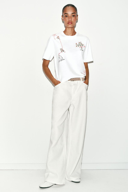 ZARA ФУТБОЛКА С ЦВЕТОЧНОЙ ВЫШИВКОЙ, БЕЛЫЙ