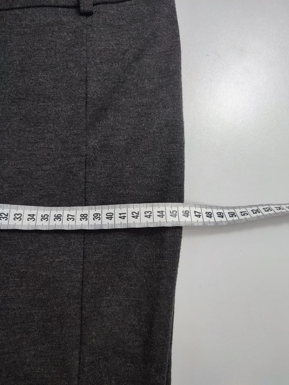 Брюки Ostin серого цвета 46 размер