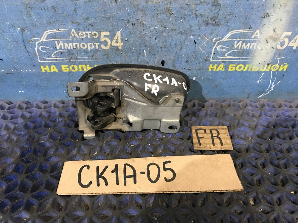 Ручка двери передней правой салонная MITSUBISHI LANCER 1998