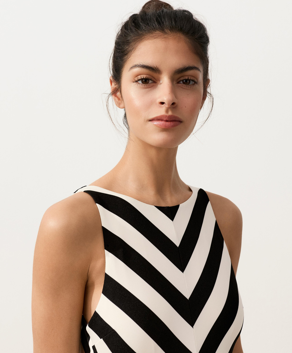 OYSHO Купальник халтер в диагональную полоску, черный