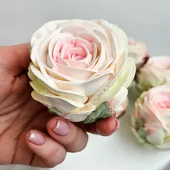 Зефир в шляпной коробке «Розы Мондиаль» / 25 см