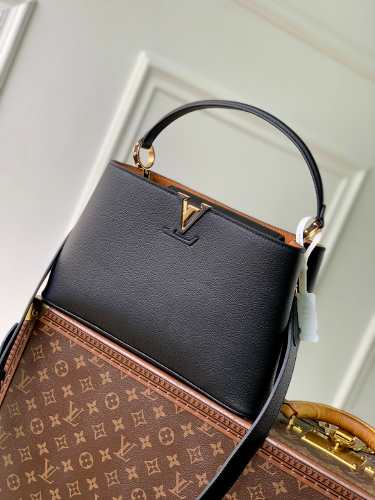 Louis Vuitton Capucines MM Souple