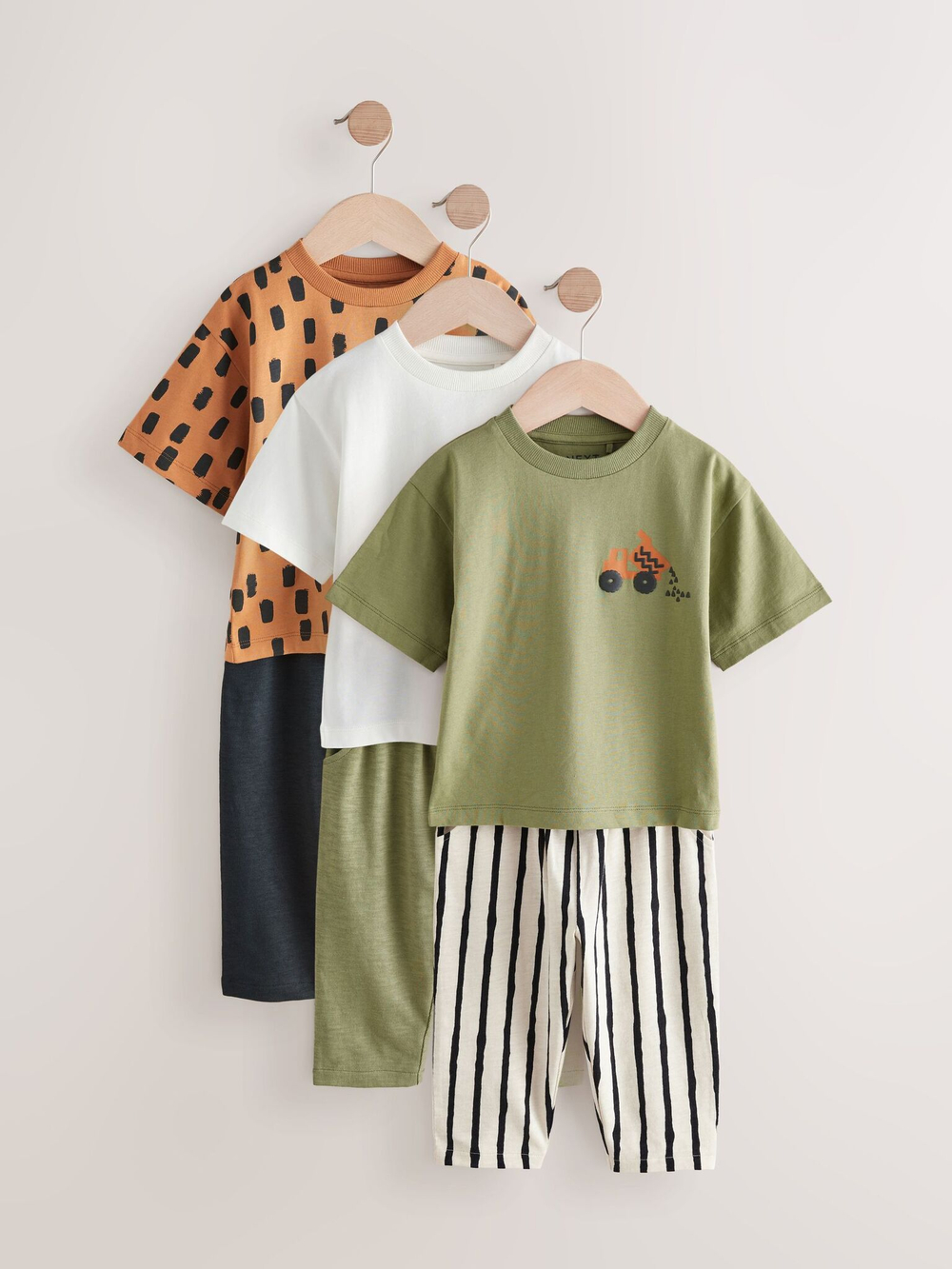 Футболка и брюки в комплекте для мальчика Next E64-977, 3 шт., Бежевый, Белый, Хаки