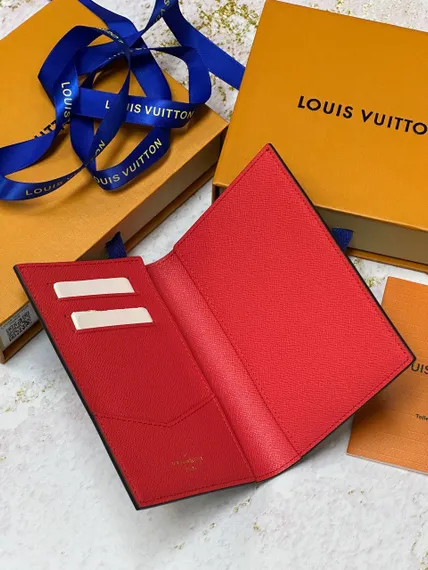 Обложка для паспорта Louis Vuitton Vivienne