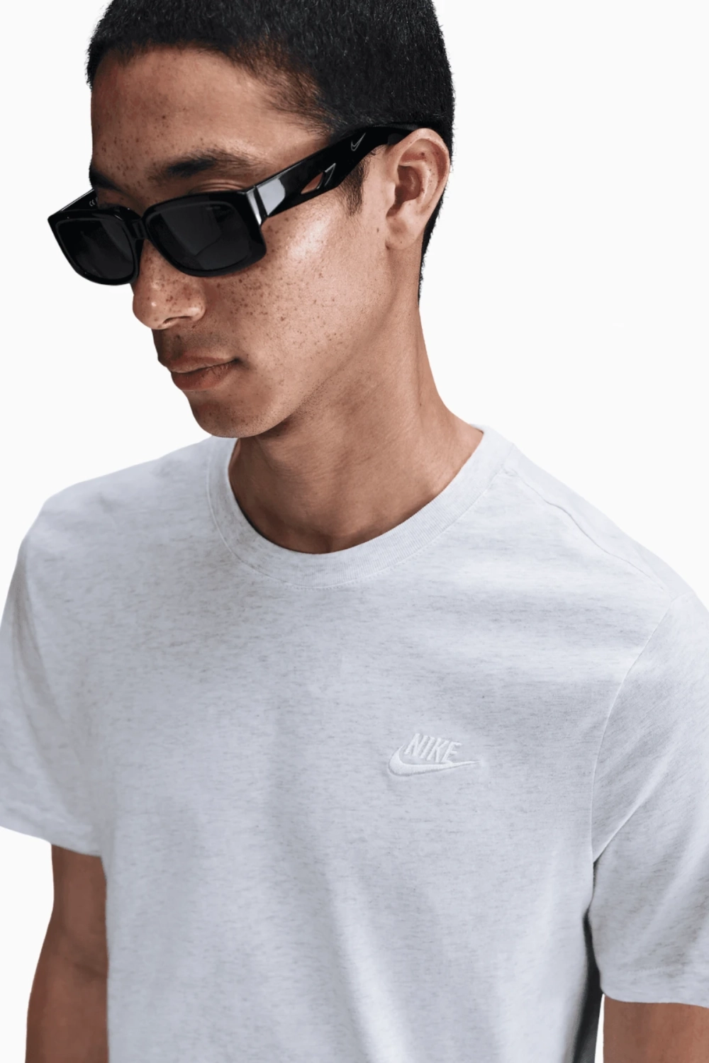 Футболка Nike Sportswear Club - серый