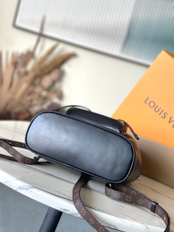 Louis Vuitton Montsouris PM