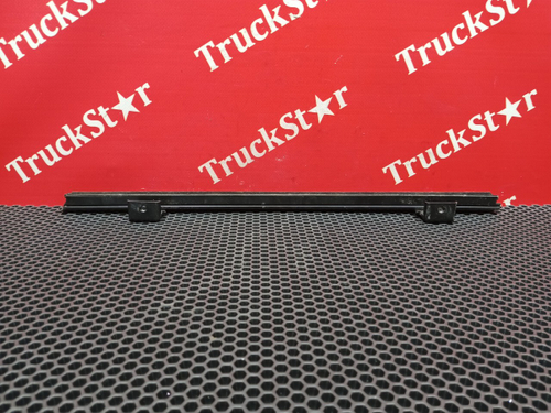 Направляющая стекла двери правой 2023г