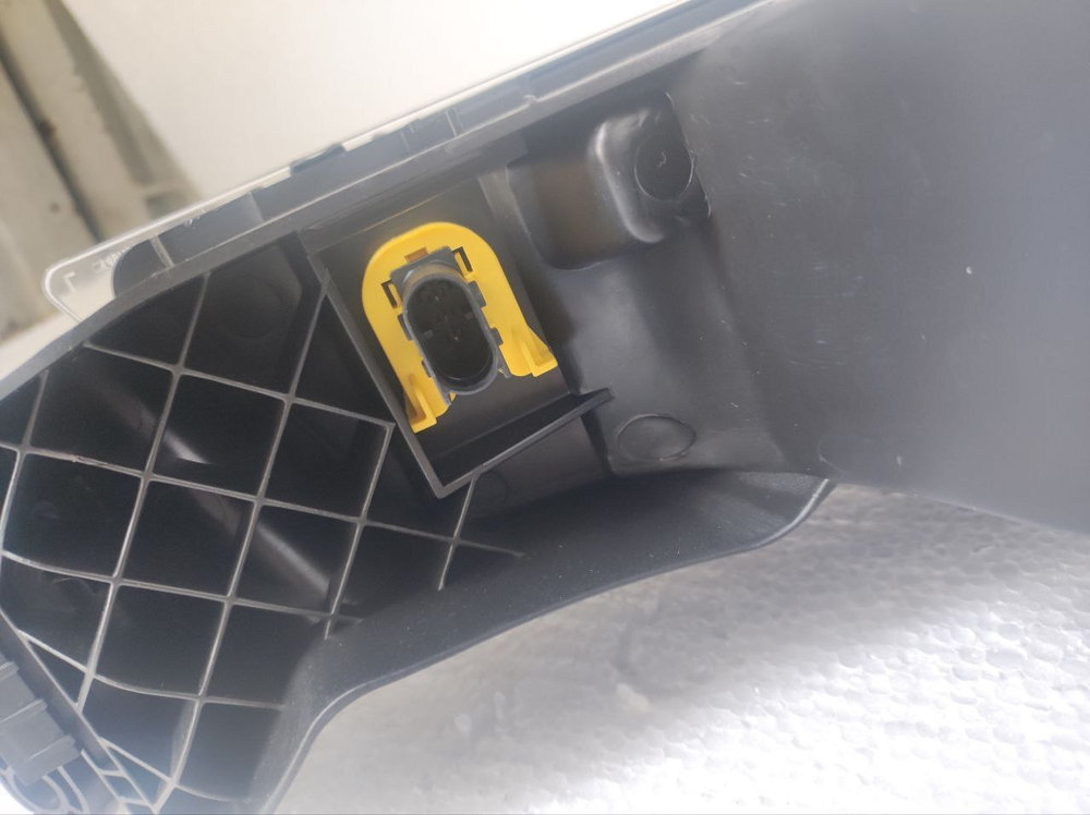 Фара противотуманная Volvo FH копмплект Двухсекционная led 24159483 / 84186279 / 22332595 / 24159481 / 84186281 / 22332594