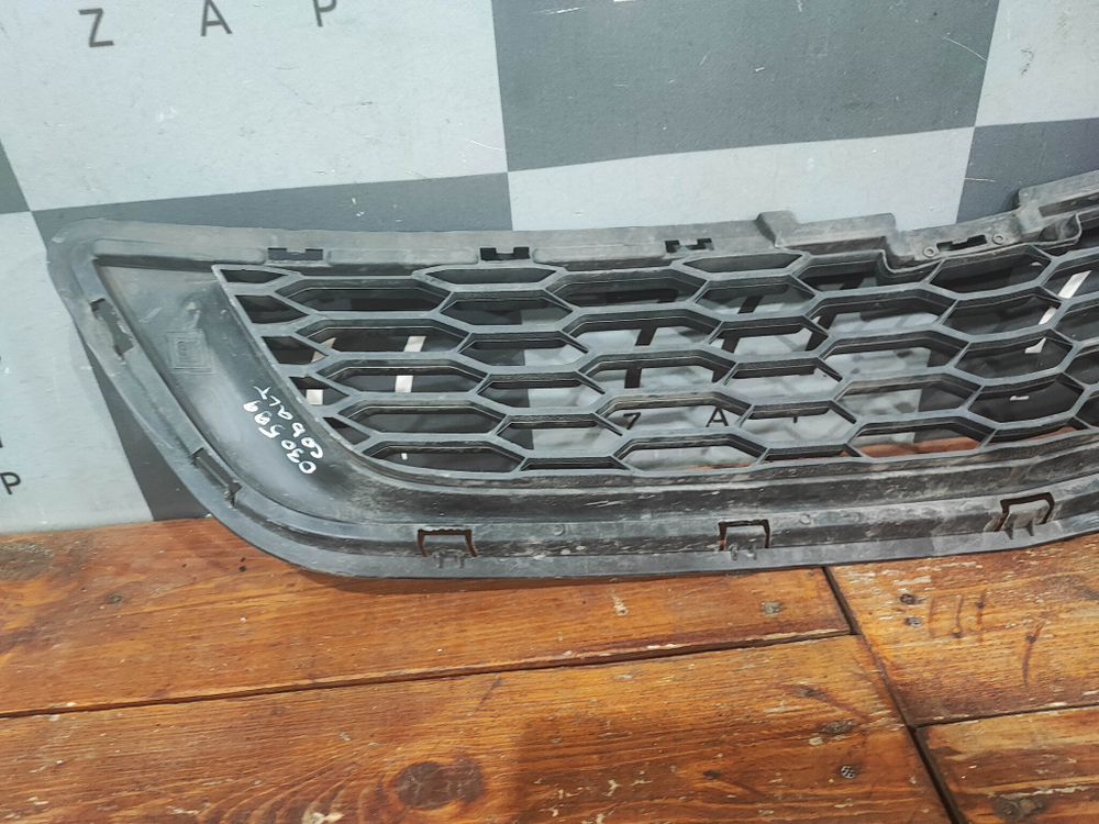Решетка радиатора Chevrolet Cobalt 11-16 Б/У Оригинал 52027910