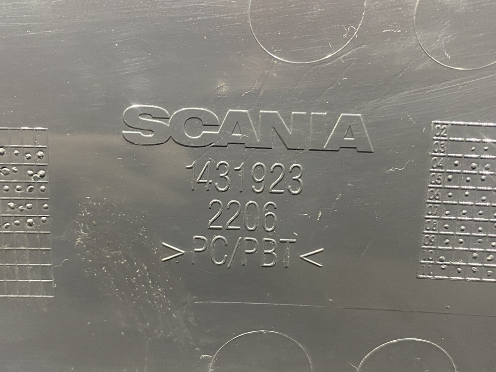 Накладка корпуса фары правая