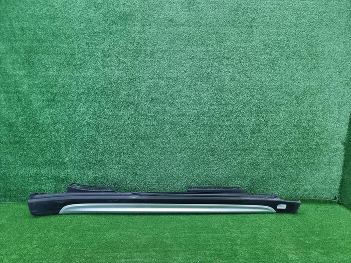 Накладка порога правая Mini Countryman F60 (16-23)