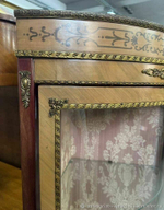 Угловая старинная витрина