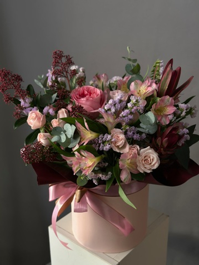 Цветы в коробке «Кэтти»