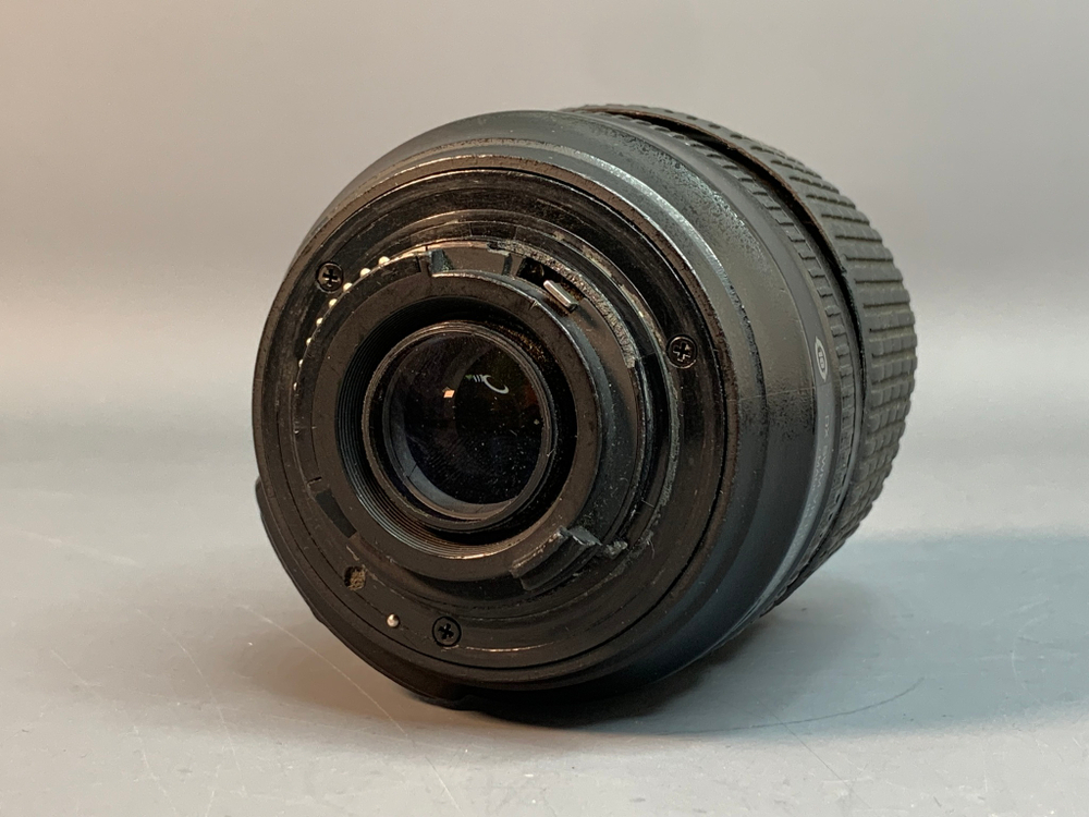 Nikon 18-105mm 3.5-5.6G AF-S ED DX VR Nikkor с дефектами