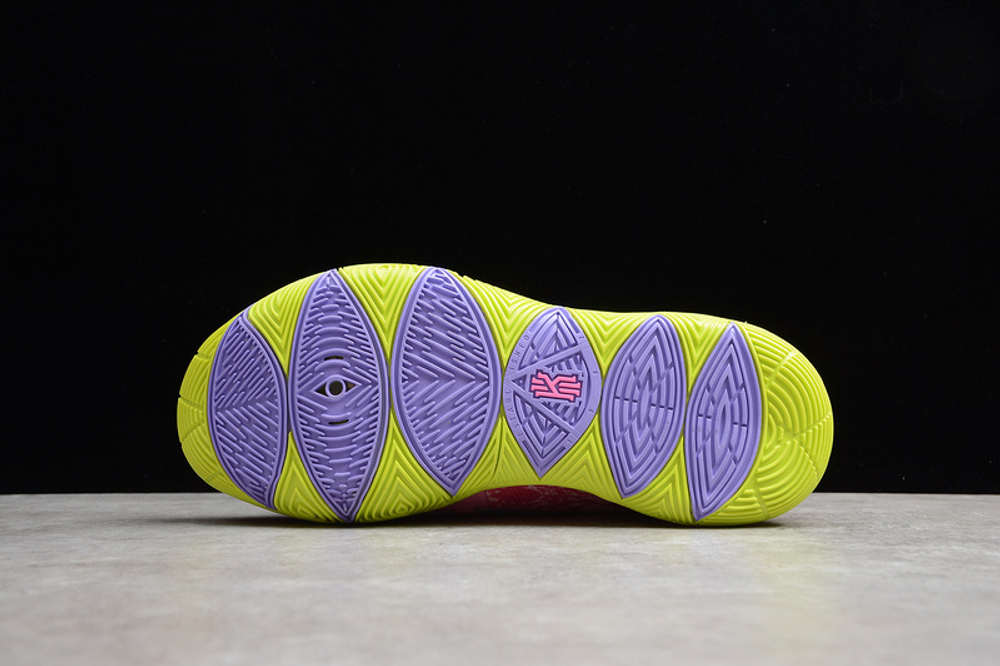 Bottom of kyrie 5 hotsell