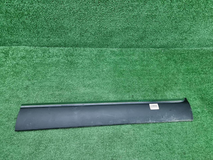 Накладка двери передняя правая Hongqi HS5 (19-нв)